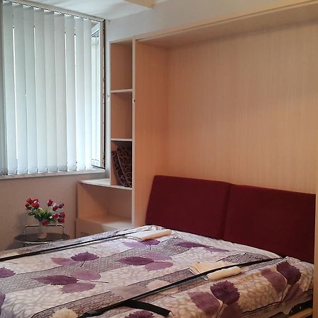 Apartment On Rustaveli Avenue Тбилиси Екстериор снимка
