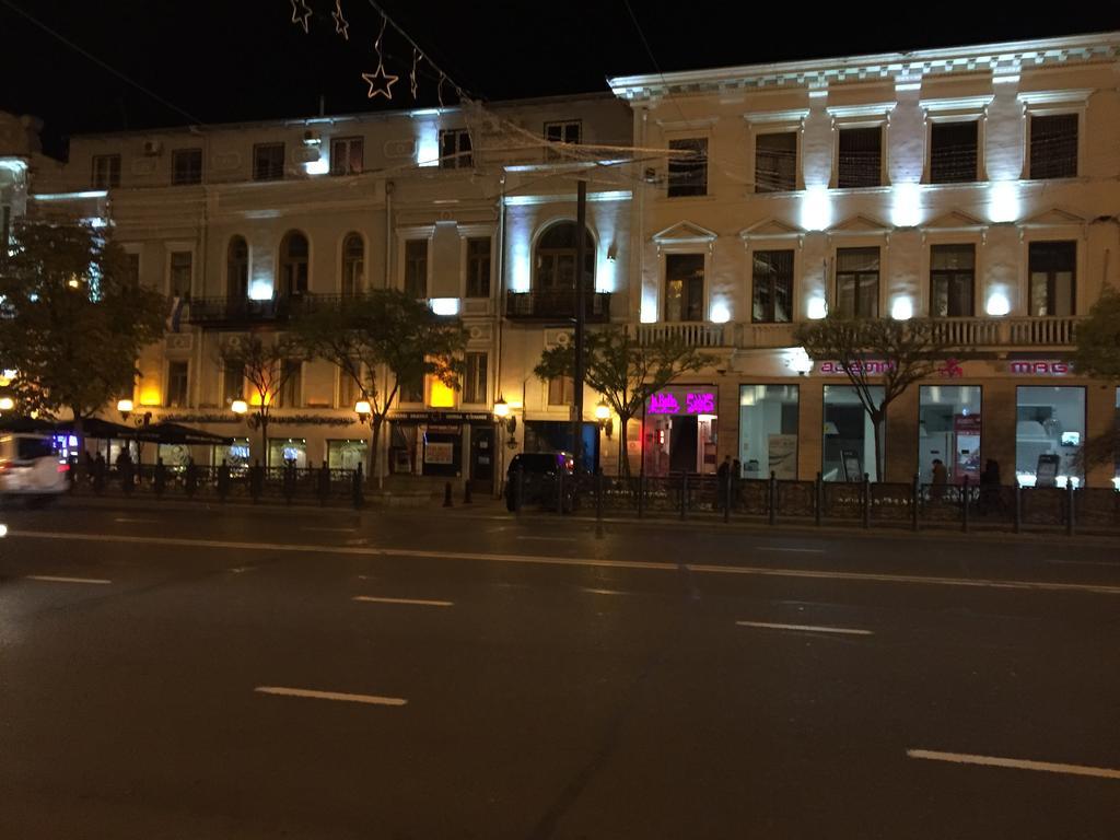 Apartment On Rustaveli Avenue Тбилиси Стая снимка