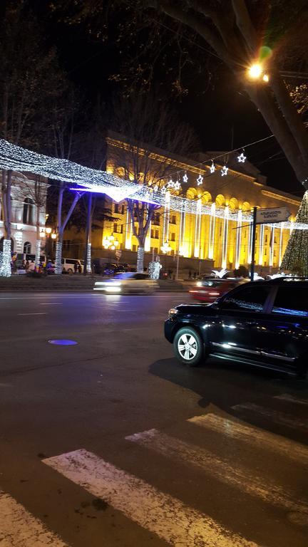 Apartment On Rustaveli Avenue Тбилиси Екстериор снимка