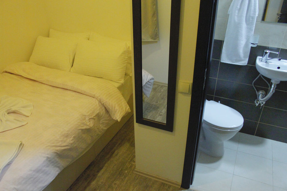 Apartment On Rustaveli Avenue Тбилиси Екстериор снимка