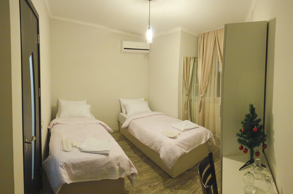Apartment On Rustaveli Avenue Тбилиси Екстериор снимка
