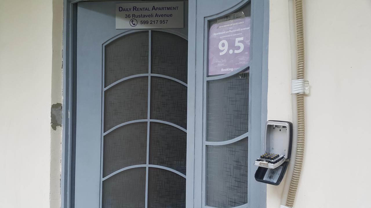 Apartment On Rustaveli Avenue Тбилиси Екстериор снимка