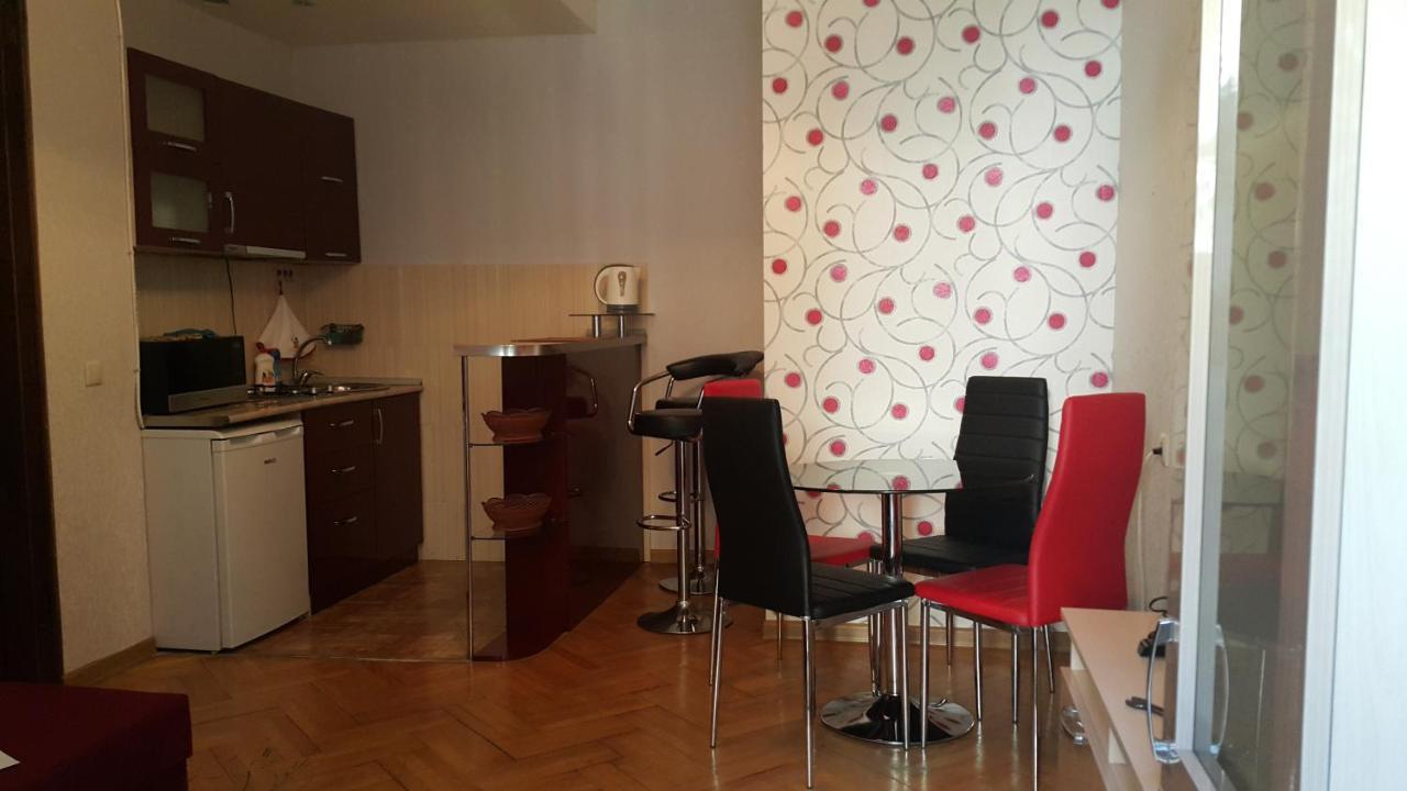 Apartment On Rustaveli Avenue Тбилиси Екстериор снимка